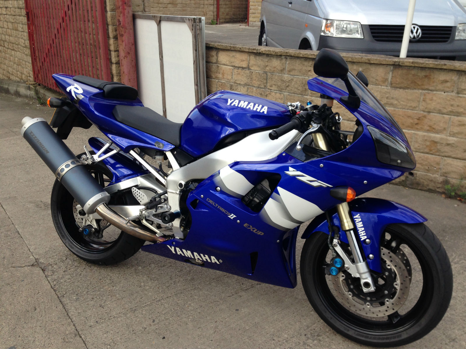 YAMAHA YZF R1, 2000, ONLY 8745 MILES FROM NEW
