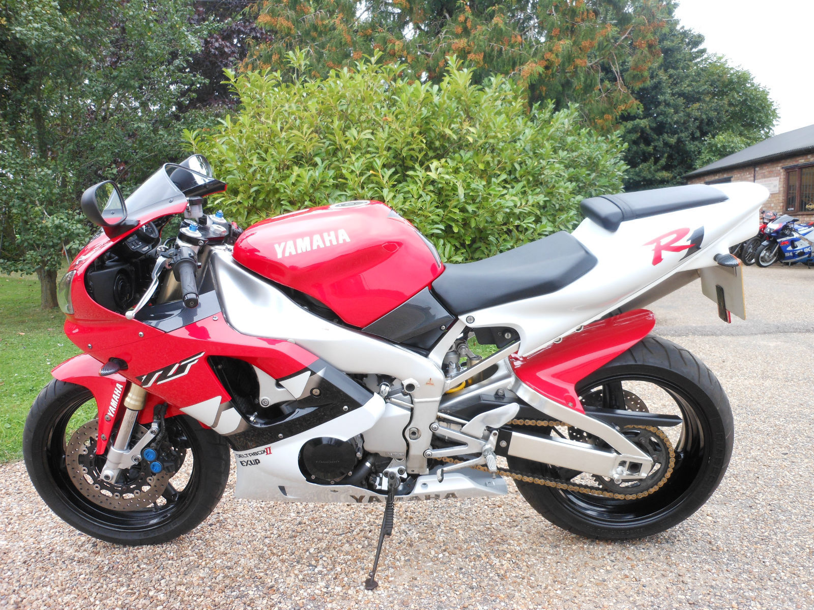 YAMAHA YZF-R1, 21,000 MILES, VERY CLEAN EXAMPLE.