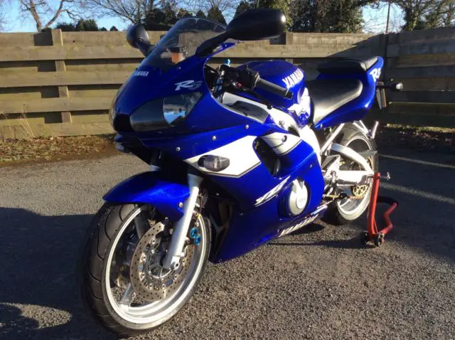 Yamaha YZF R6 5EB low mileage, beautiful bike